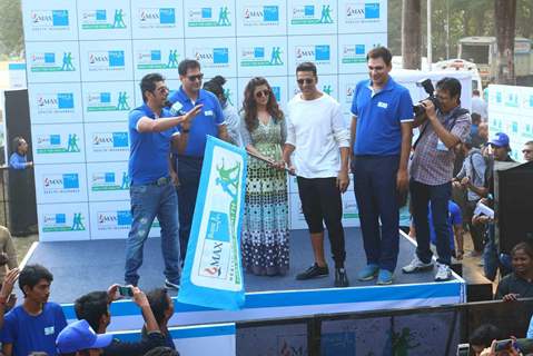 Akshay Kumar and Nimrat Kaur flagged off 'Walk for Health'