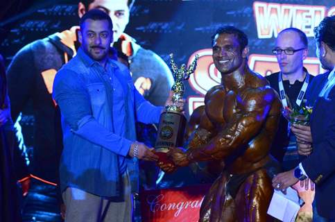 Salman Khan Presents Award to the Winner at Fitness Expo