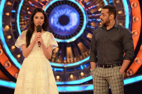 Divya Khosla Speaks about her film Sanam Re During Promotions on Bigg Boss 9