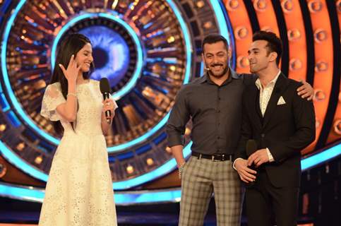 Divya Khosla and Pulkit Samrat for Promotions of Sanam Re on Bigg Boss 9