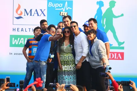 Akshay Kumar and Nimrat Kaur Clicks Selfie at 'Walk for Health' Event