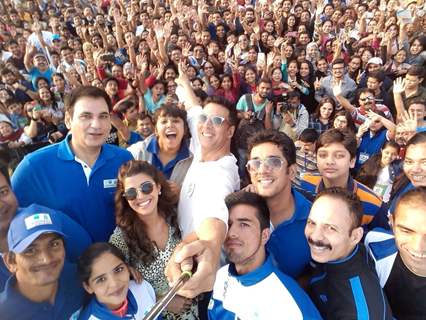 Nimrat Kaur and Akshay Kumar and Clicks Selfie at 'Walk for Health' Event