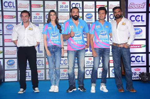 Sohail, Kriti, Bobby, Riteish and Suniel at Launch of Celebrity Cricket League 6