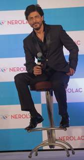 Shah Rukh Khan Unveils Shades of Kolkata at Nerolac Event