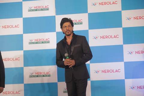 Shah Rukh Khan Unveils Shades of Kolkata at Nerolac Event