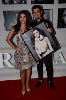 Alia Bhatt Holds her Picture Frame at Dabboo Ratnani's Calendar Launch
