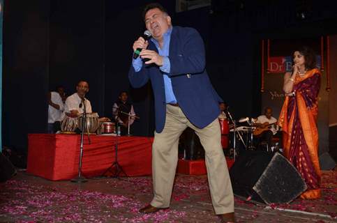 Rishi Kapoor Performs at Dr Batra’s Annual Musical Event 'Yaadon Ki Bahaar 6'