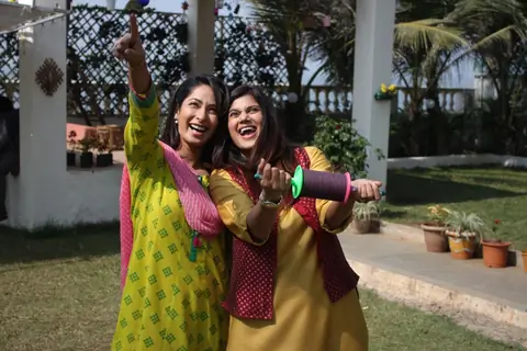 Karuna Pandey and Priya Marathe of 'Bhaage Re Mann' Team Celebrate Makar Sankranti