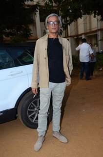 Sudhir Mishra poses for the media at Khidkiyan Theater Festival