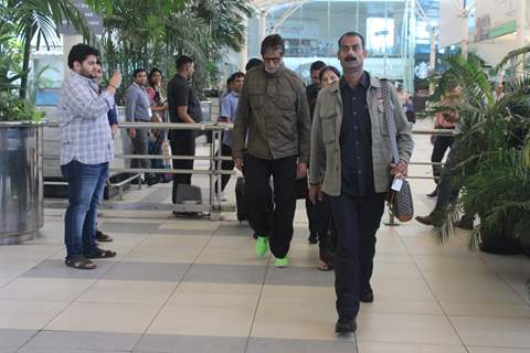 Megastar Amitabh Bachchan Snapped at Airport