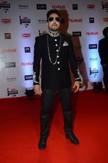 Mika Singh at Filmfare Awards 2016