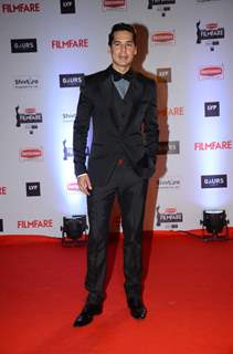 Dino Morea at Filmfare Awards 2016