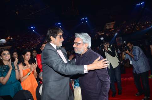 Amitabh Bachchan and Sanjay Leela Bhansali at Filmfare Awards 2016