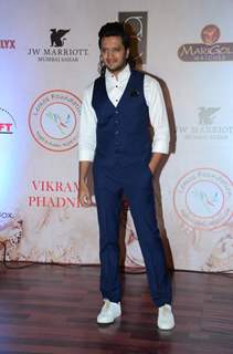 Riteish Deshmukh in his New Long Hair Look at Vikram Phadnis' 25th Anniversary Celebration