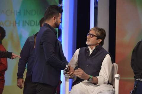 Suresh Raina Meets Amitabh Bachchan at NDTV Cleanathon