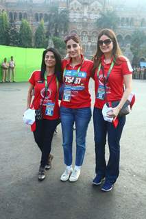 Farah Khan Ali and Zarina Mehta at Mumbai Marathon