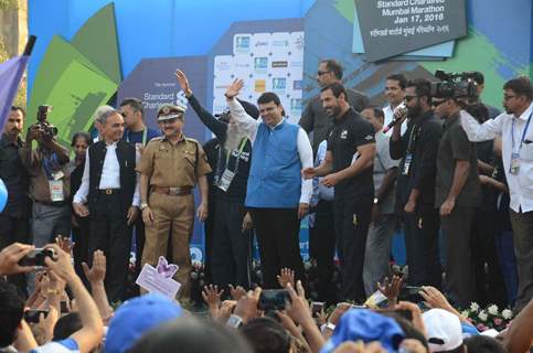 Chief Minister Devendra Fadnavis and John Abraham at Mumbai Marathon