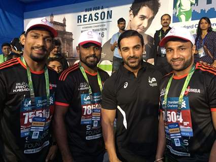 UMumba's Players With John Abraham at Mumbai Marathon