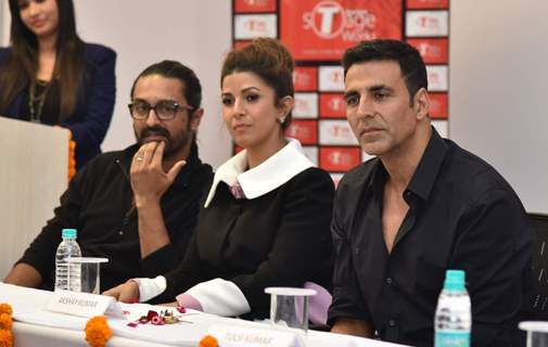 Akshay Kumar and Nimrat Kaur Promotes Airlift at Noida