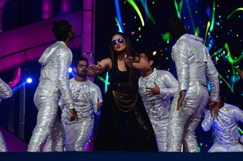 Huma Qureshi Performs at Umang Police Show 2016