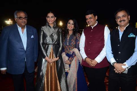 Chief Minister Devendra Fadnavis with His Wife and Sonam with Boney Kapoor at Umang Police Show 2016