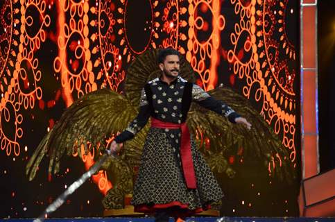 Ranveer Singh performing at Umang Police Show 2016