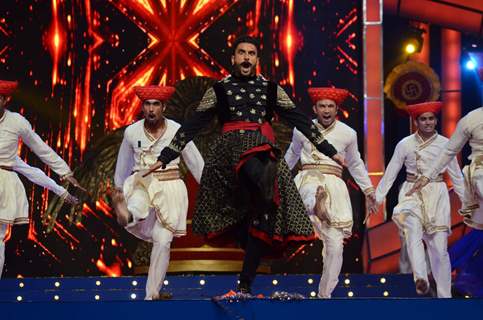 Ranveer Singh performing at Umang Police Show 2016