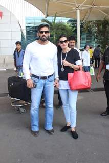 Suniel and Mana Shetty Snapped at Airport