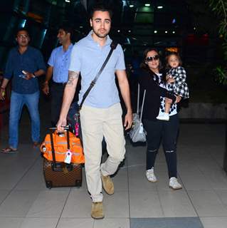 Imran Khan Snapped with wife Avantika and daughter Imara at Airport