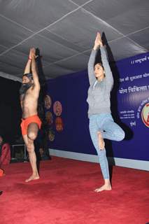 Shilpa Shetty and Baba Ramdev's Yoga Session at 'Yog Chikitsa' Campaign