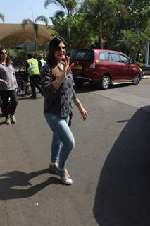 Zarine Khan Snapped at Airport