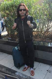 Kailash Kher Snapped at Airport