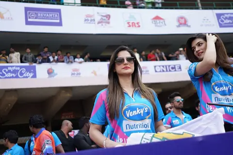 Zarine Khan Snapped at CCL Match in Banglore
