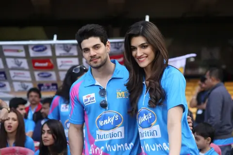 Kriti Sanon and Sooraj Pancholi Snapped at CCL Match in Banglore