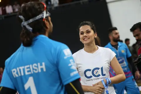 Taapsee Pannu Snapped at CCL Match in Banglore Supporting 'Mumbai Heroes' Team