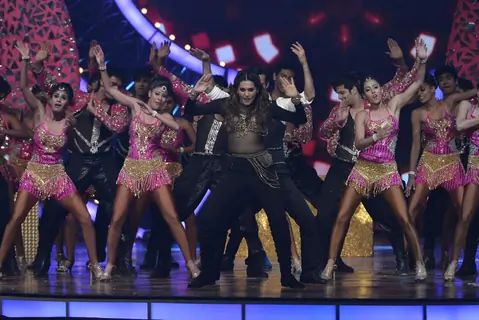 Taapsee Pannu Performs at IIFA Utsavam Day 1