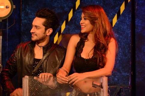 Sana Saeed on Bigg Boss 9  with contestant Rishab Sinha for Khatro Ke Khiladi Task