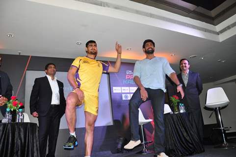 Rana Daggubati Gives Thigh Five at Press Meet of Pro Kabaddi