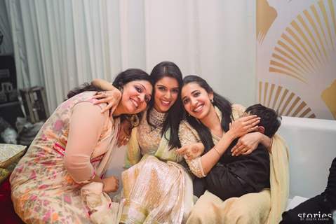 Asin Poses with her Friends at her Wedding Reception