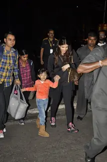 Aishwarya Rai Bachchan Snapped with Her Daughter Aaradhya at Airport