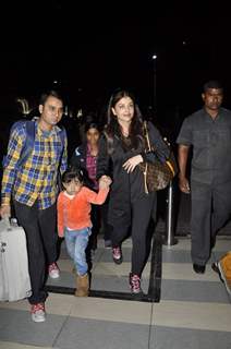 Aishwarya Rai Bachchan Snapped with Her Daughter Aaradhya at Airport