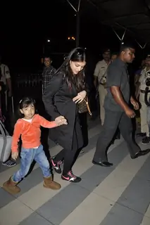 Aishwarya Rai Bachchan Snapped with Her Daughter Aaradhya at Airport