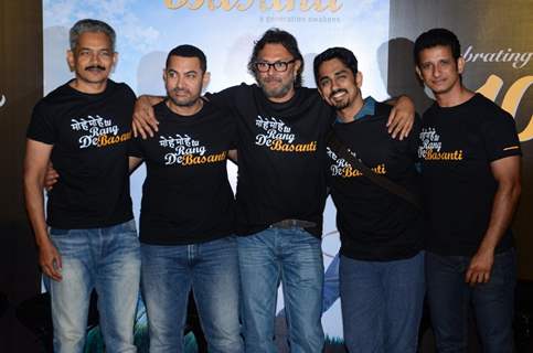 Atul Kulkarni, Aamir, Rakeysh Mehra, Siddharth and Sharman a 10years Celebrations of RDB