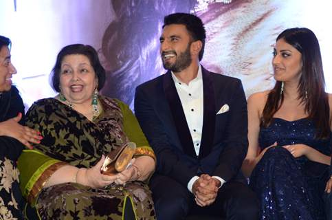 Ranveer Singh and Anushka Ranjan at 3rd National Yash Chopra Memorial Awards