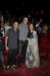 Akshay Kumar, Nimrat Kaur and Bhushan Kumar Promotes 'Airlift' - Team Meets Audience