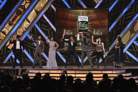 Shiamak Davar, Shriya Saran, Tamannaah and Allu Arjun Performs at IIFA Utsavam Day 2