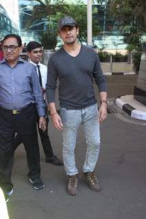 Sonu Nigam Snapped at Airport