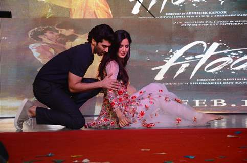 Aditya Roy Kapur and Katrina Kaif Performs During Promotions of Fitoor at Mithibai College