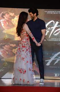 Katrina Kaif and Aditya Roy Kapur Performs During Promotions of Fitoor at Mithibai College