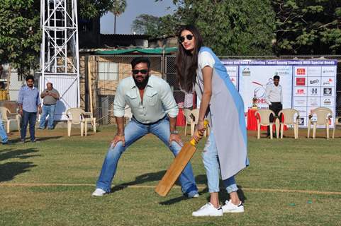 Athiya Shetty Bats at Pitch Blue's Vishesh Cup with Suniel Shetty as Wicket Keeper